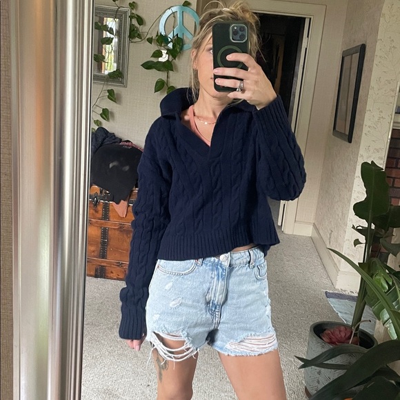 Sunday Best Dark Blue V-Neck Wool Cropped Sweater - Picture 3 of 14